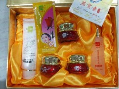 金裝燕窩素3+2白里透紅，燕窩素嫩膚養(yǎng)顏組合-- 廣西南寧市護(hù)膚精品化妝品公司銷(xiāo)售部