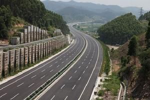 滬昆高速（新光縣-----貴州）-- 河南省豪來市政園林工程有限公司