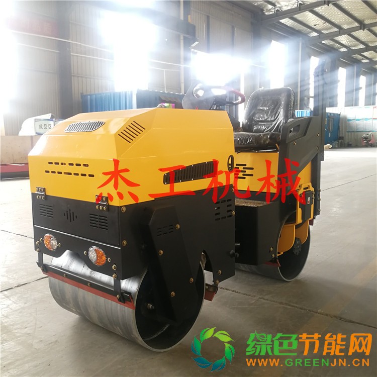 880型壓路機2