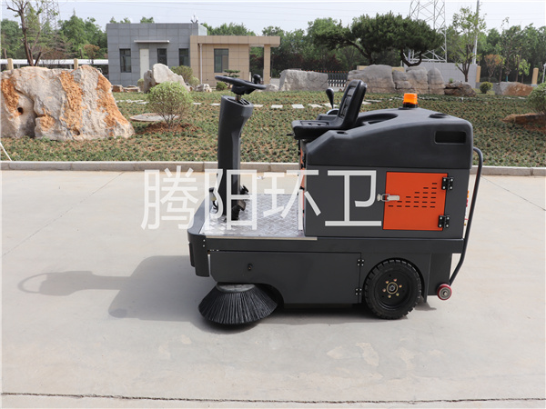 山東騰陽(yáng)環(huán)衛(wèi)TY-1400型電動(dòng)駕駛式掃地車-- 山東騰陽(yáng)環(huán)衛(wèi)設(shè)備有限公司
