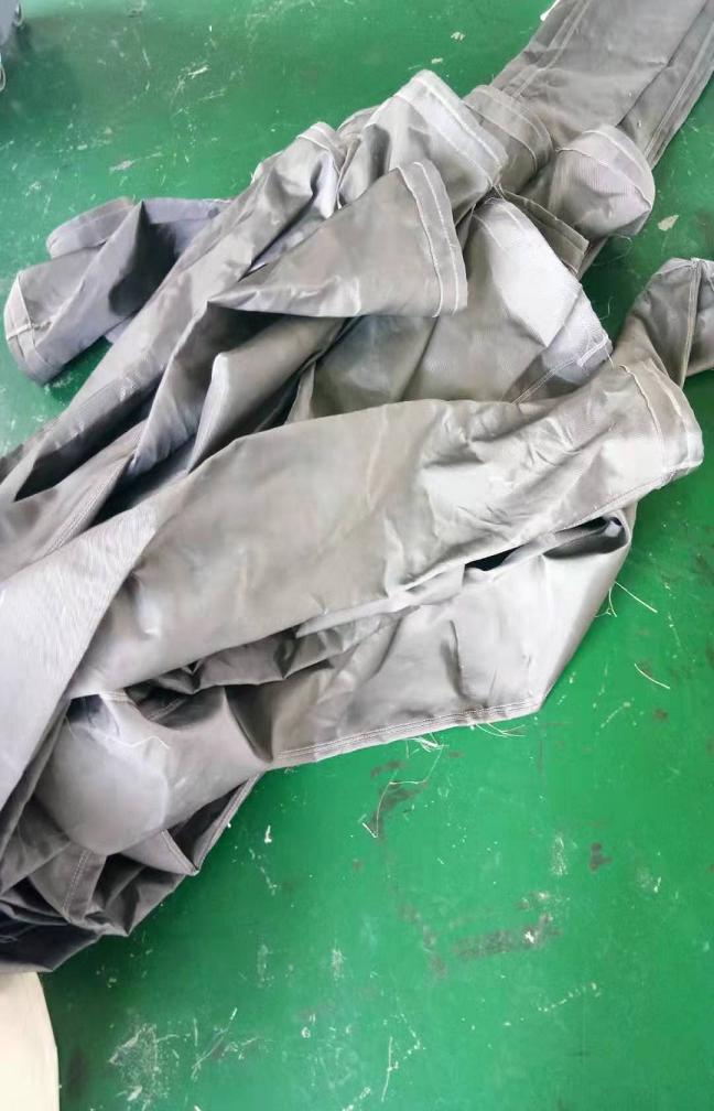 鍋爐清除煤灰用pps布袋-- 滄州世成環(huán)保機(jī)械有限公司